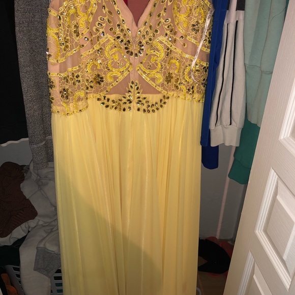 Prom Dress - Picture 2 of 6